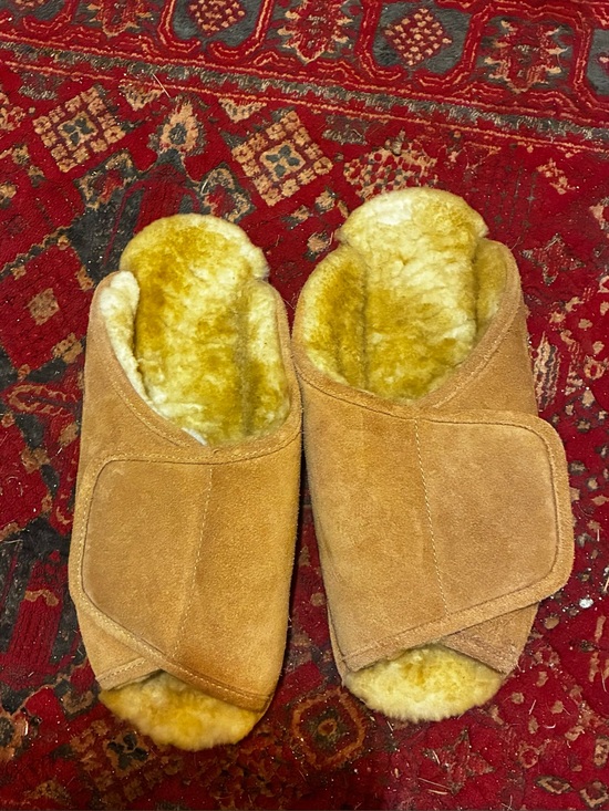 Lamo Shoes - LAMO’s ladies sheepskin wrap slippers- Medium-EUC chestnut brown